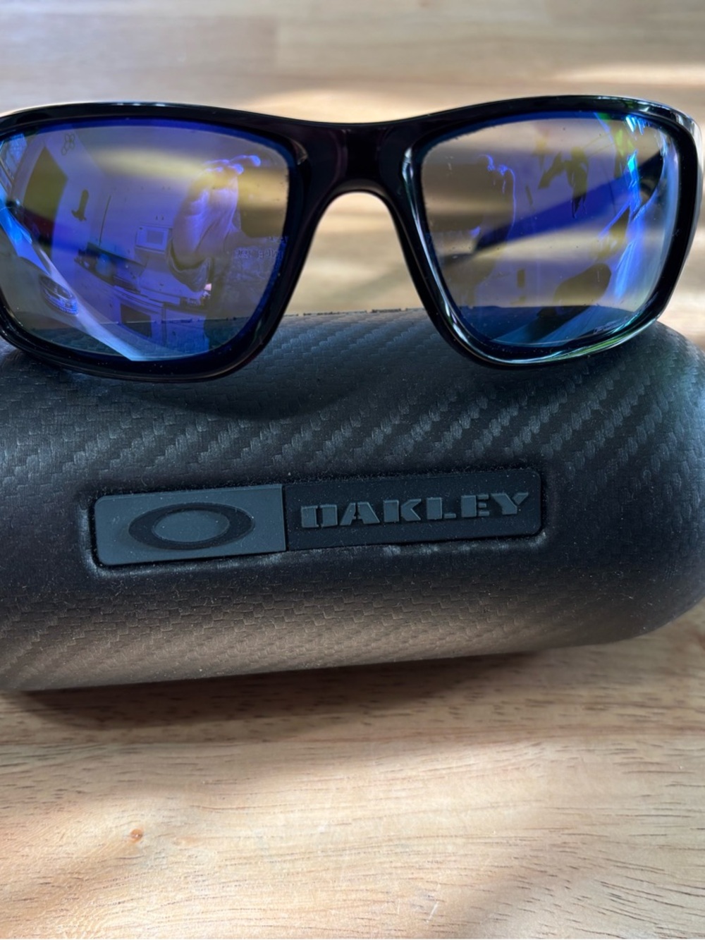 Oakley Canteen polarized sunglasses with Oakley Vault case